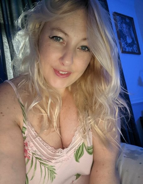 lizzyminx nudes onlyfans