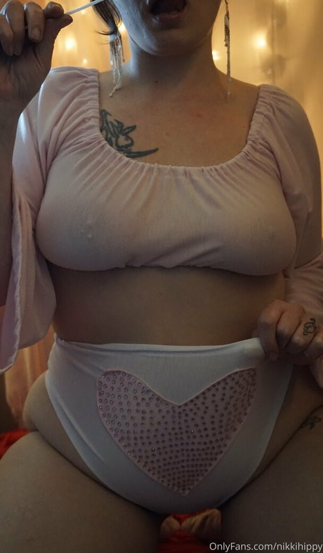 nikkihippy onlyfans strip tease