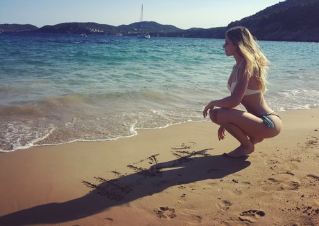 Christina Lionscat onlyfans desnuda