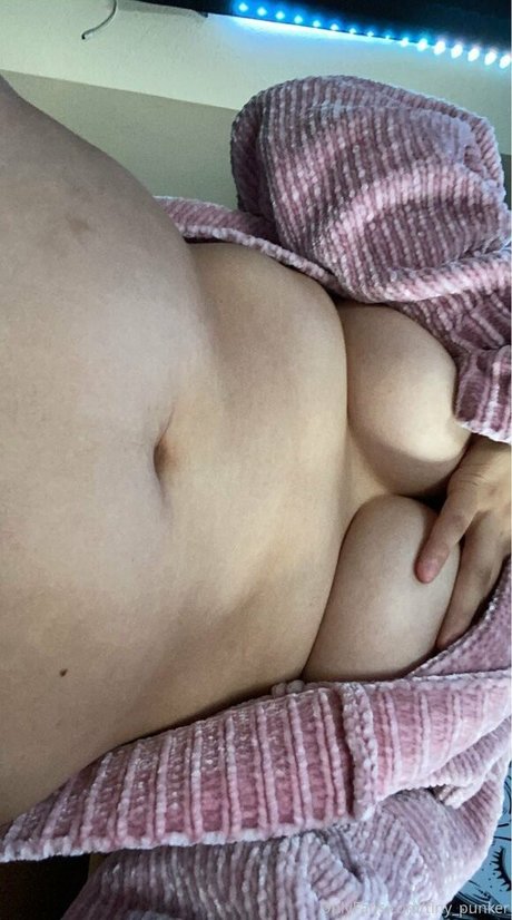 tiny punker naked onlyfans leak