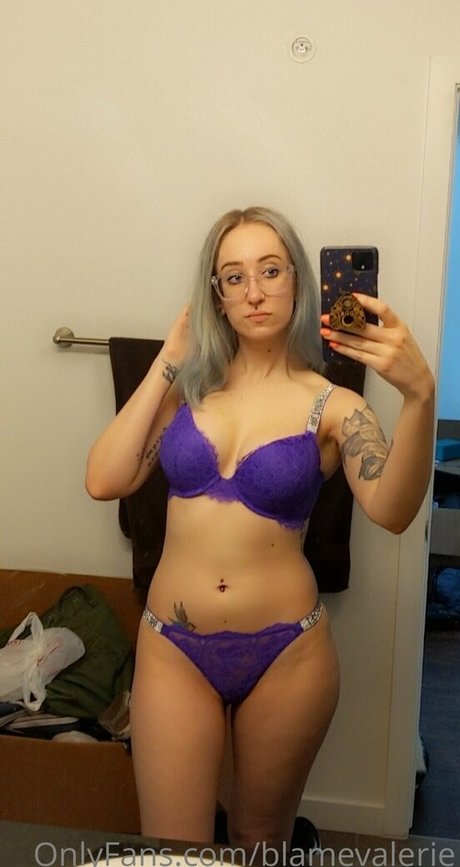 blamevalerie onlyfans model photos