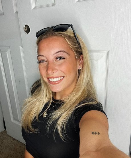 skinny ebony teen onlyfans naked selfie