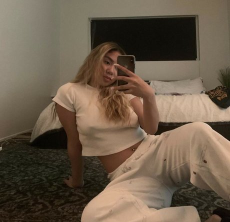 jellycaaakes onlyfans pics