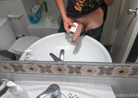 animeistrash4 onlyfans naked leaks