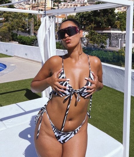 Snoochie Shy porn only fans