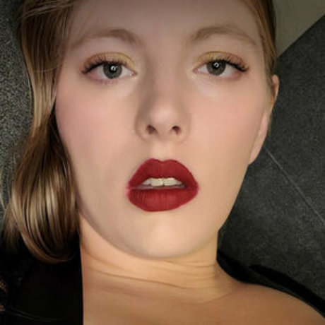 Liz Wispers ASMR onlyfans model photos