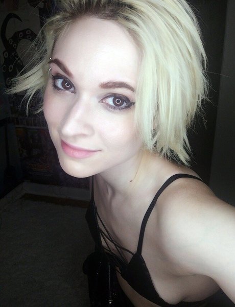 Mars Mayhem onlyfans striptease