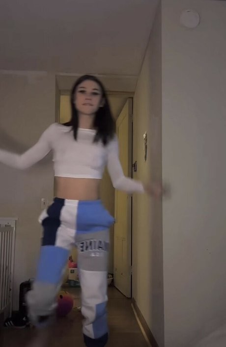 Brianna Lewis onlyfans model images