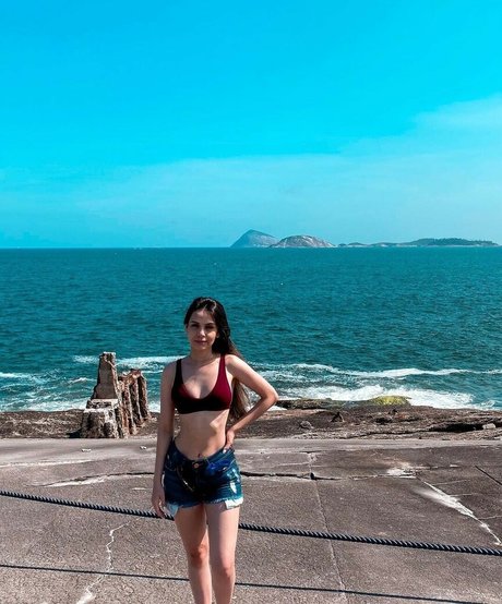 Laryssa Bitencourt nude only fans leaks