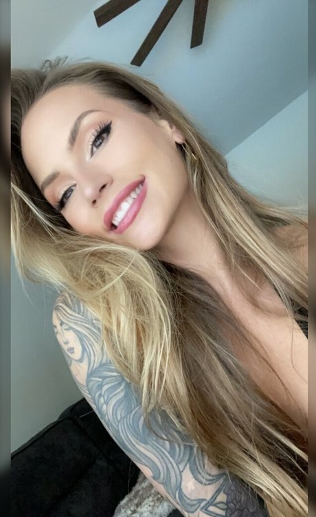 Lou Taylor is on onlyfans