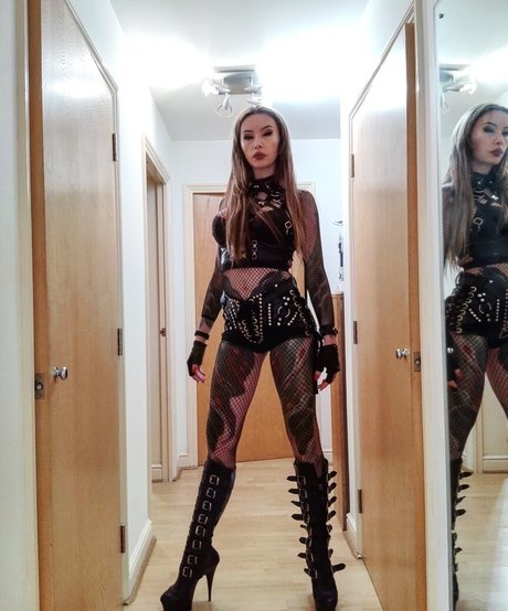 Veronica Carol Blades naked onlyfans leaks