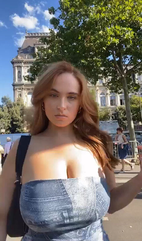 Laura Svensson naked only fans