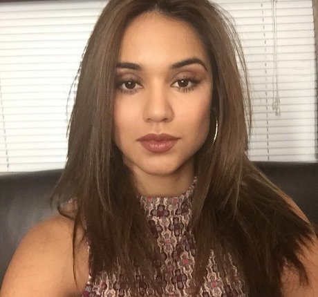 Summer Bishil leaked onlyfans.
