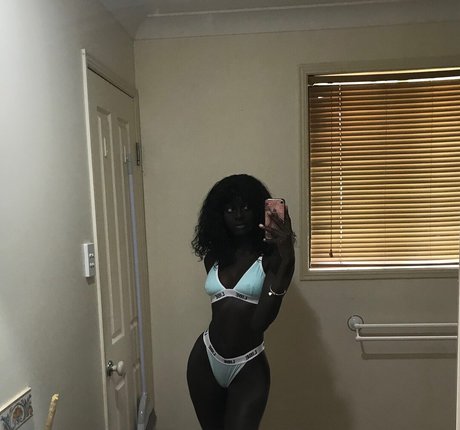 Anyang Deng onlyfans leakes