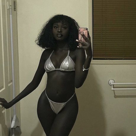 Anyang Deng onlyfans leak nudes