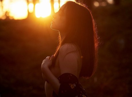 Olivia Linz onlyfans striptease