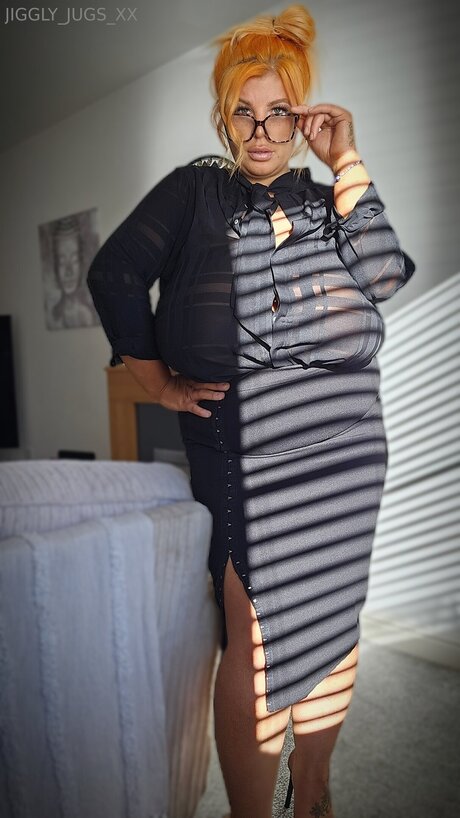 jiggly jugs xx onlyfans model