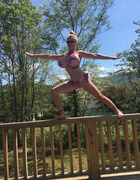 Billi Bardot topless onlyfans