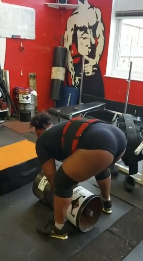 StrongWomen_ onlyfans creator