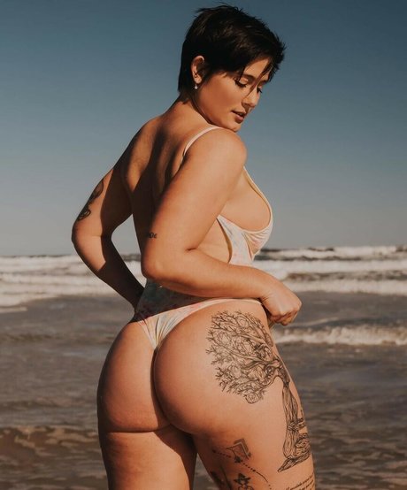 Laura Lehmkuhl onlyfans ass