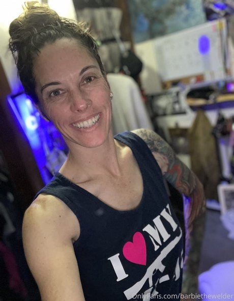 BarbieTheWelder onlyfans nudes