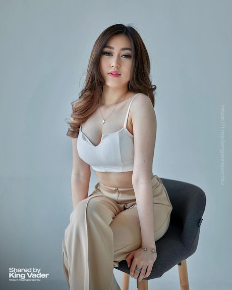 Felicia Carissa onlyfans strip tease