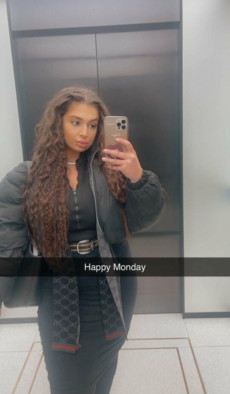 naughtybabeoxo onlyfans creator