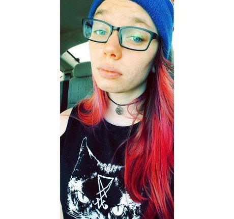 Gabby Swears onlyfans pictures