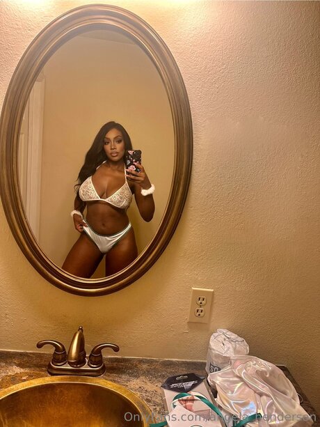 Angela Henderson onlyfans leaks.