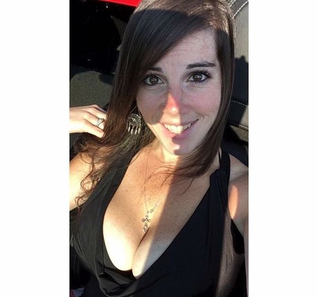 Tittyqueen77 Profile pic