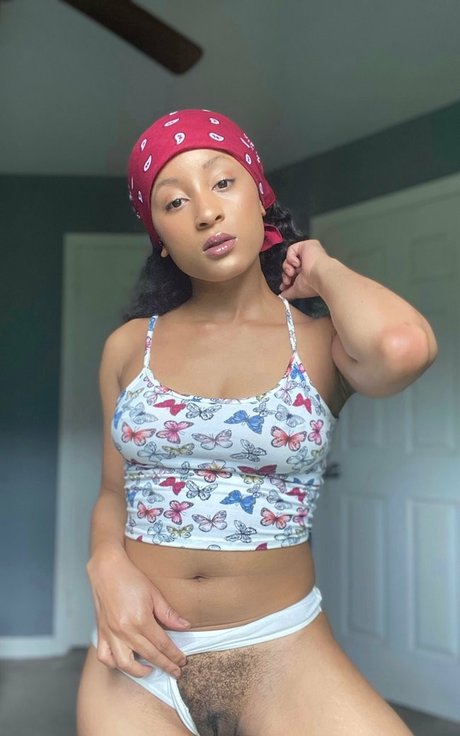 Alyssa Maxwell onlyfans post