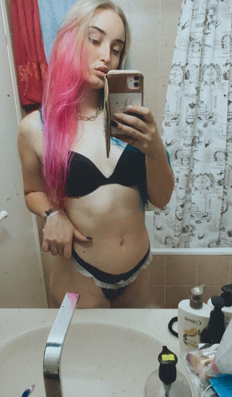 nicole edlind onlyfans strip