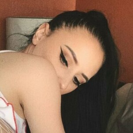 Lauren Van Lom Profile pic