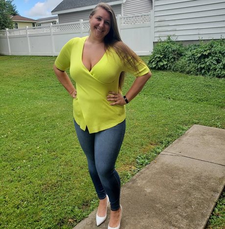 Caityy Cakesss onlyfans model