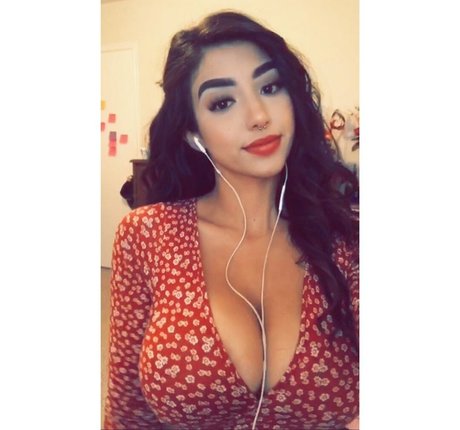 Alexandra Nicole nude onlyfans leak