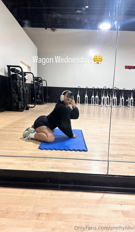 Prettylillu only fans naked