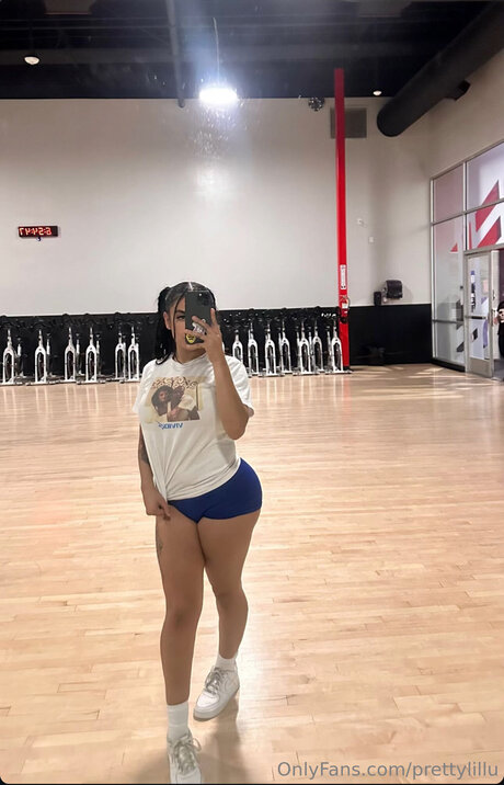 Prettylillu onlyfans model