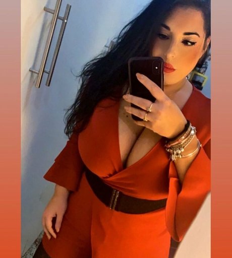 thick milf onlyfans pornos selfie