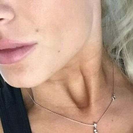 Thewaitressnextdoor leaks onlyfans