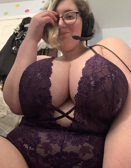 Squishy Lynxie only fans pictures