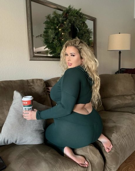 Lauren Sangster onlyfans images