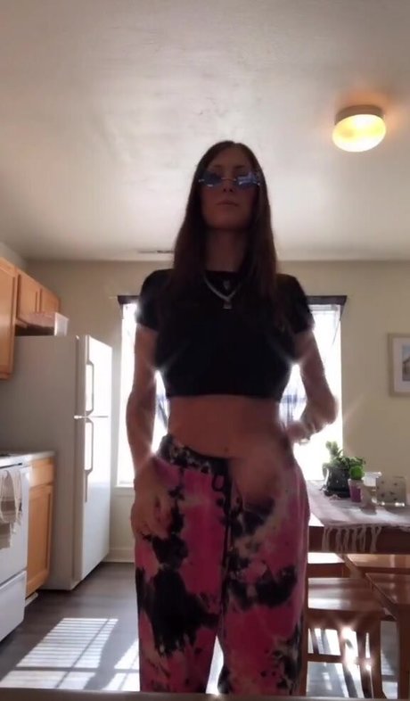 burkekelleher onlyfans leajs