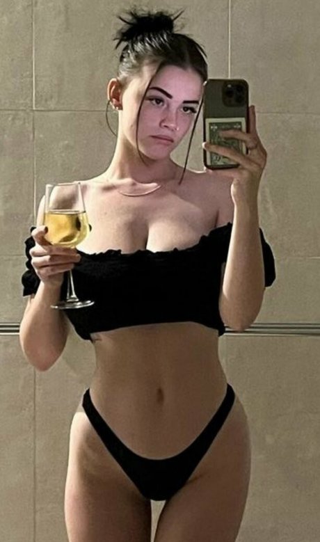 Grace Laura onlyfans leaked.