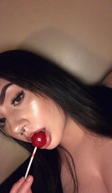 Brokenteenagedreams onlyfans free content