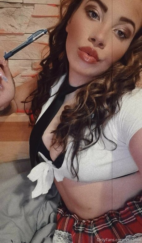 vivi2416 onlyfans naked