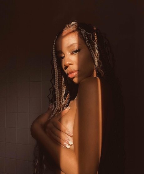 Giana Malise onlyfans striptease