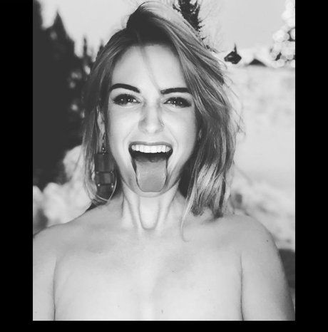 Wanderlust887 naked on onlyfans