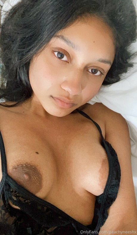 peachyneesh_ onlyfans page