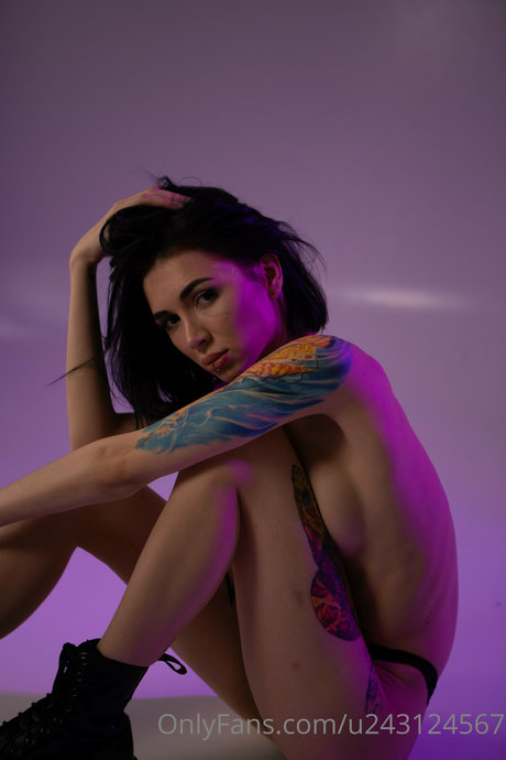 Mika Davis naked onlyfans