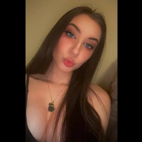 Amira Maroulis onlyfans leaked.